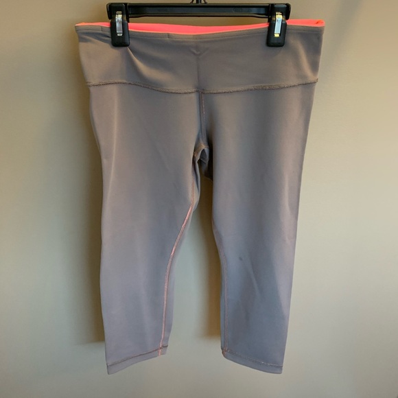 lululemon athletica Pants - Lululemon Wunder Under Reversible Crops Size 8
